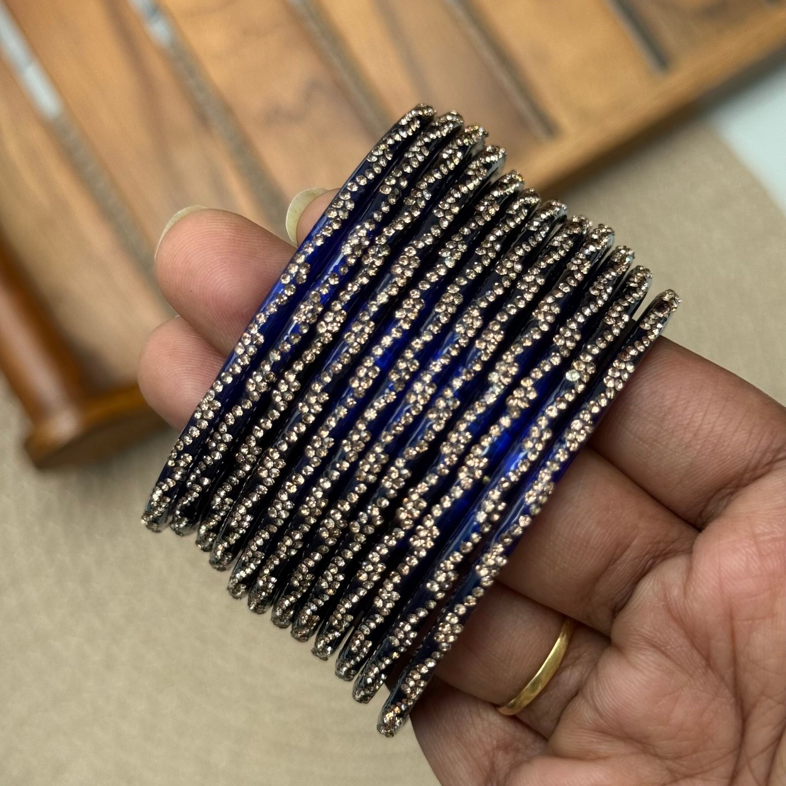 Nadhi Model - Dark Blue