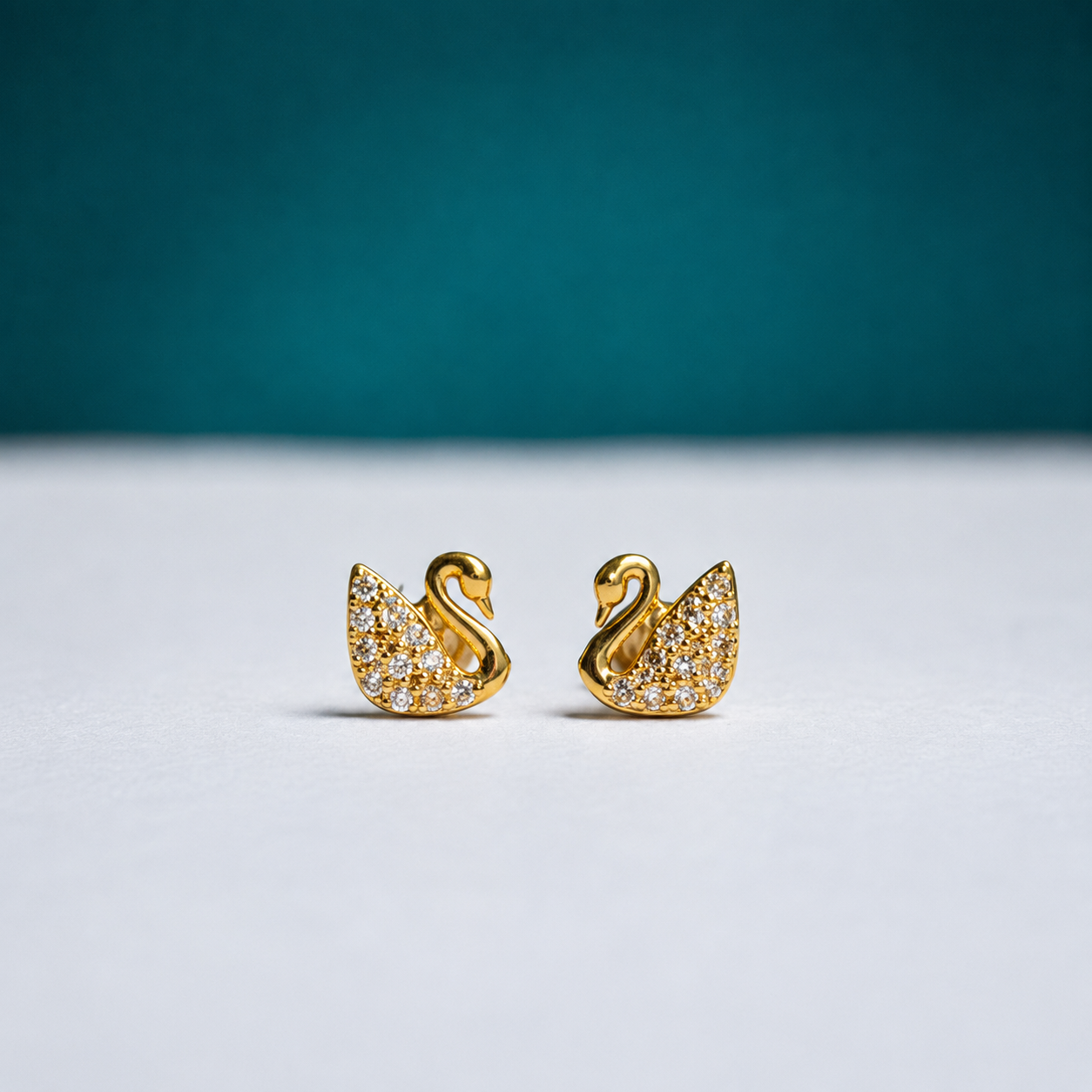 Swan crystal minimal stud - Image 5