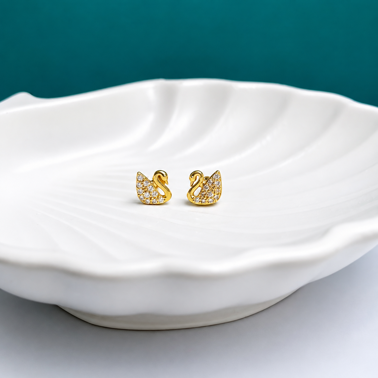 Swan crystal minimal stud