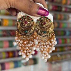 Pearl hanging earring